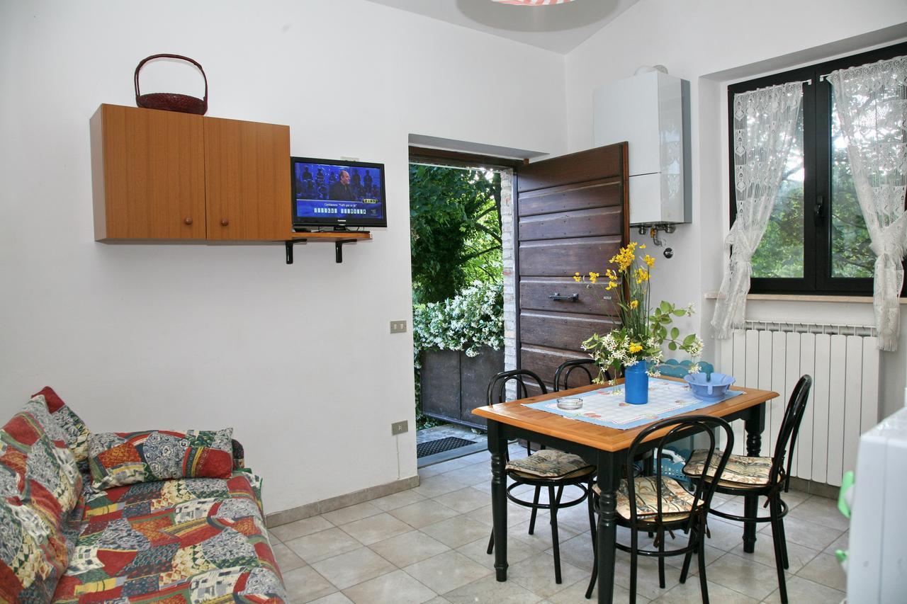 Agriturismo VILLA MOZART nel verde Gubbio Exterior foto