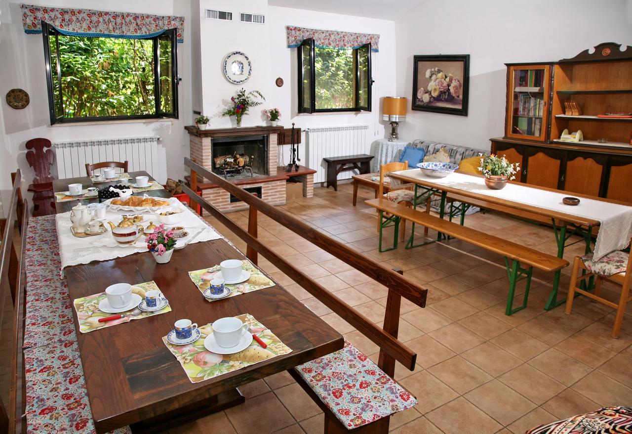 Agriturismo VILLA MOZART nel verde Gubbio Exterior foto